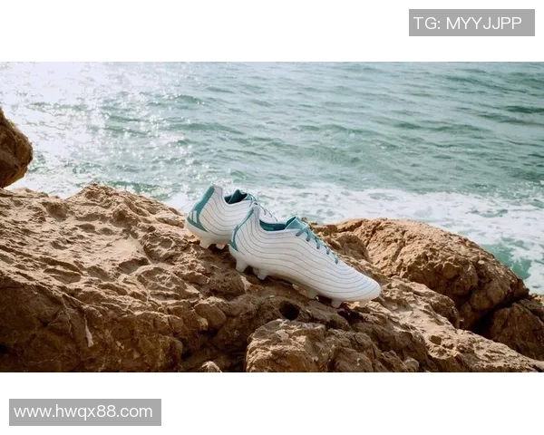 阿迪达斯X17足球鞋球星版创新设计助力速度与灵动完美结合