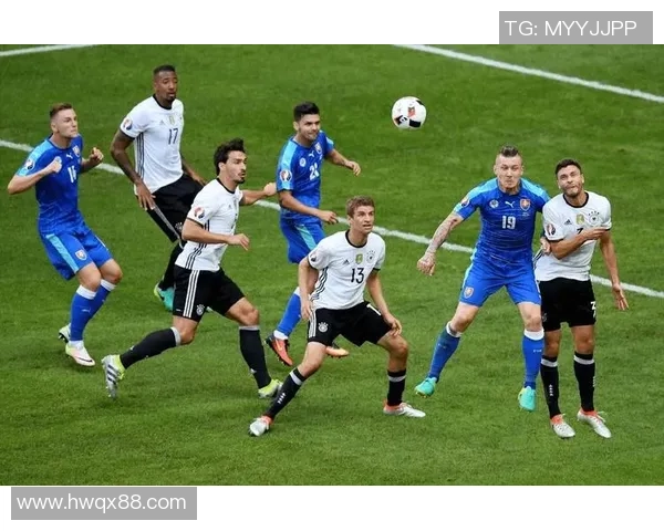 《全能进攻后卫崛起 足球场上的多面手与战术核心》